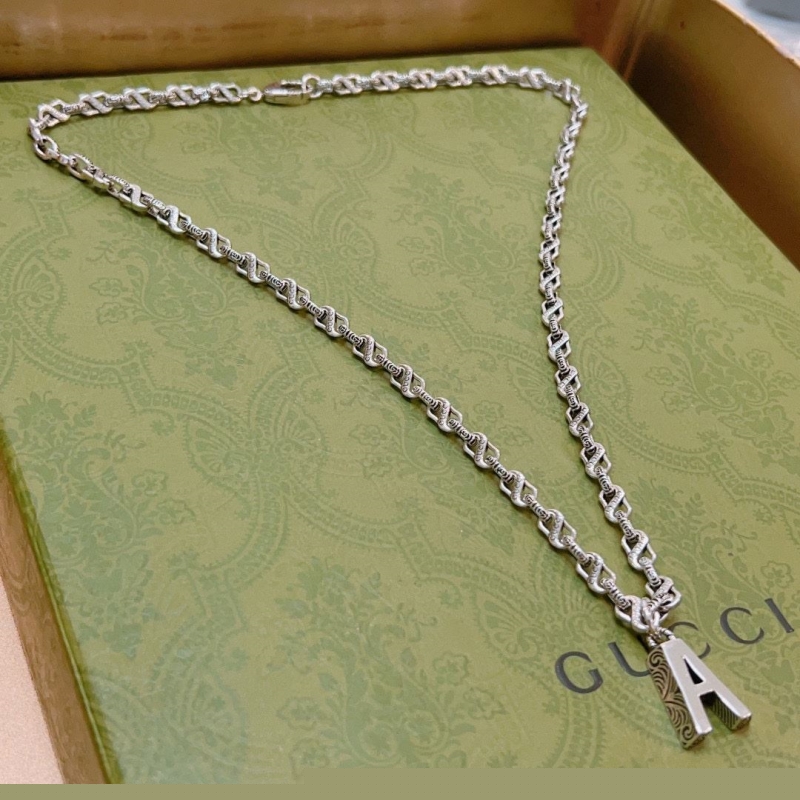 G*u*i necklaces